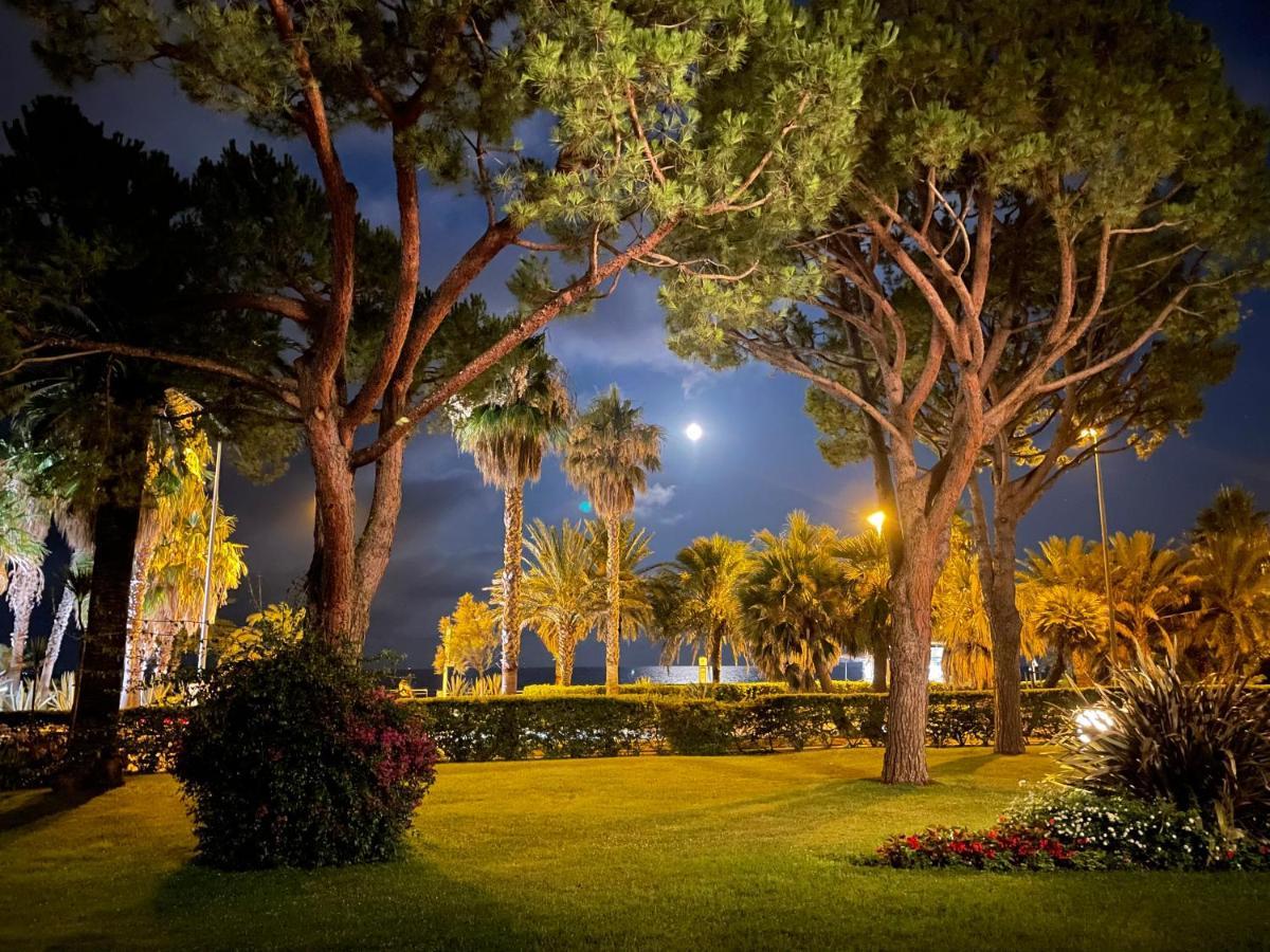 4-Star Beachfront Appartment- Sea View Cannes Buitenkant foto